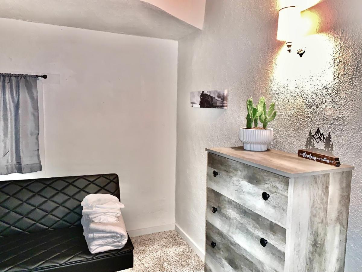 Newly Renovated Cozy Home Minutes From Broadmoor And Downtown Colorado Springs Eksteriør bilde