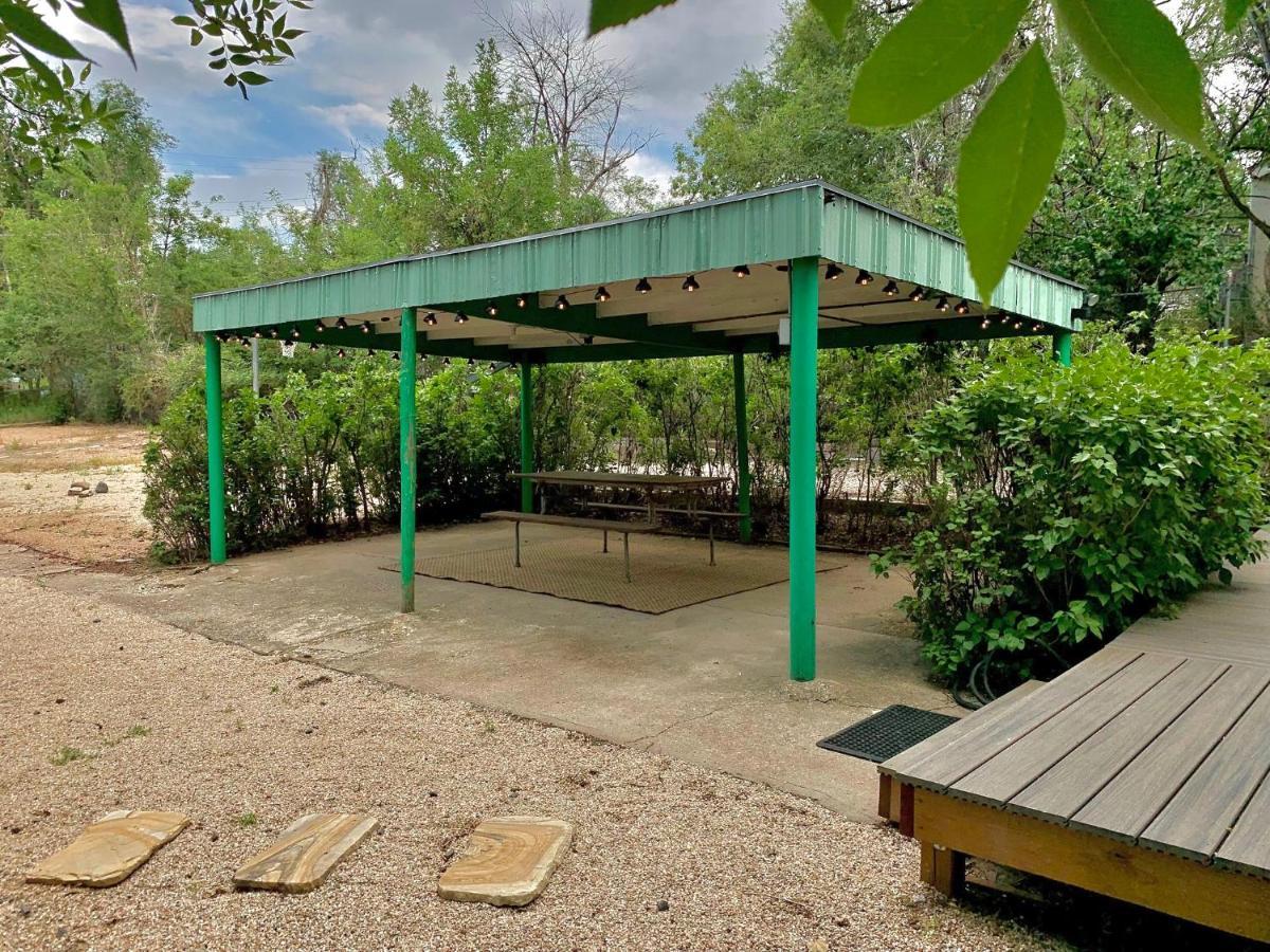 Newly Renovated Cozy Home Minutes From Broadmoor And Downtown Colorado Springs Eksteriør bilde